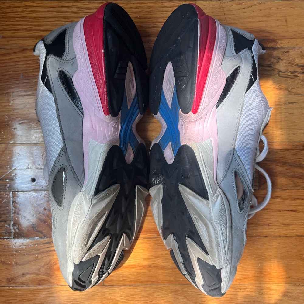 Used Adidas Falcons - Picture 4 of 7